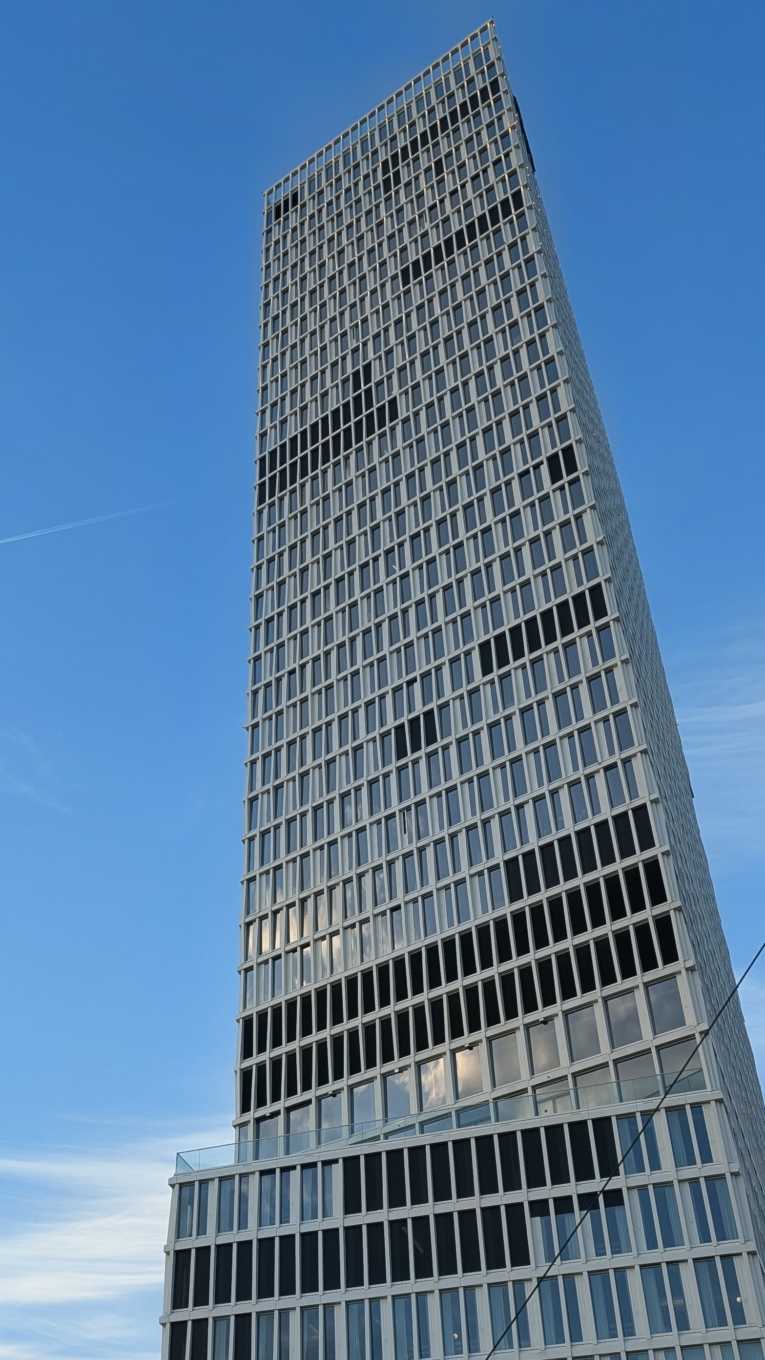 PXL 20260416 175225140.MP~2