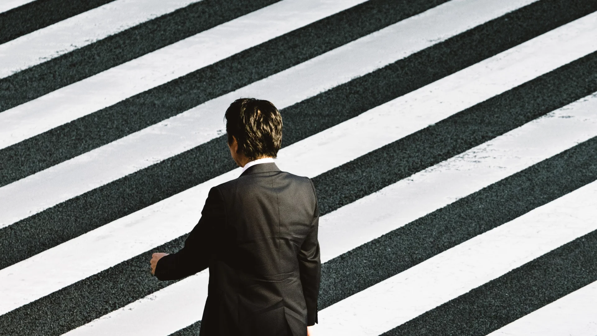 Quintet Street Lines Header