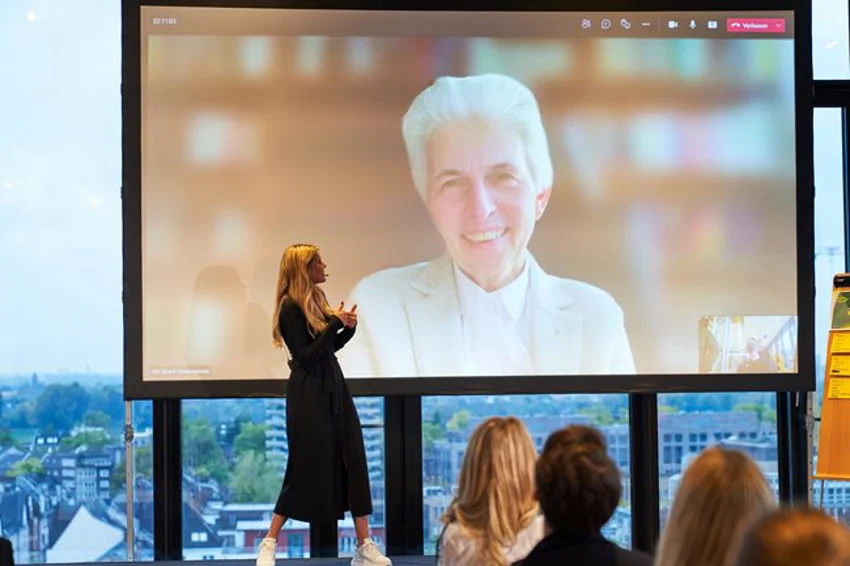 Live aus Berlin zugeschaltet