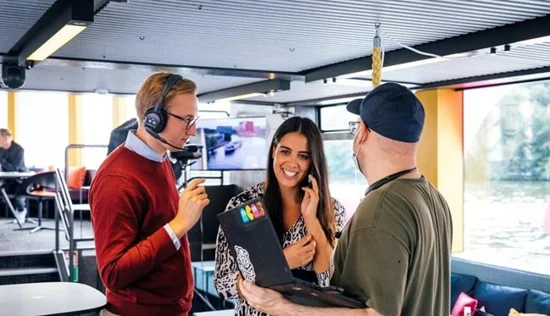Letzter Technik-Check mit Noel, Henriette und Martin (v.l.n.r.).